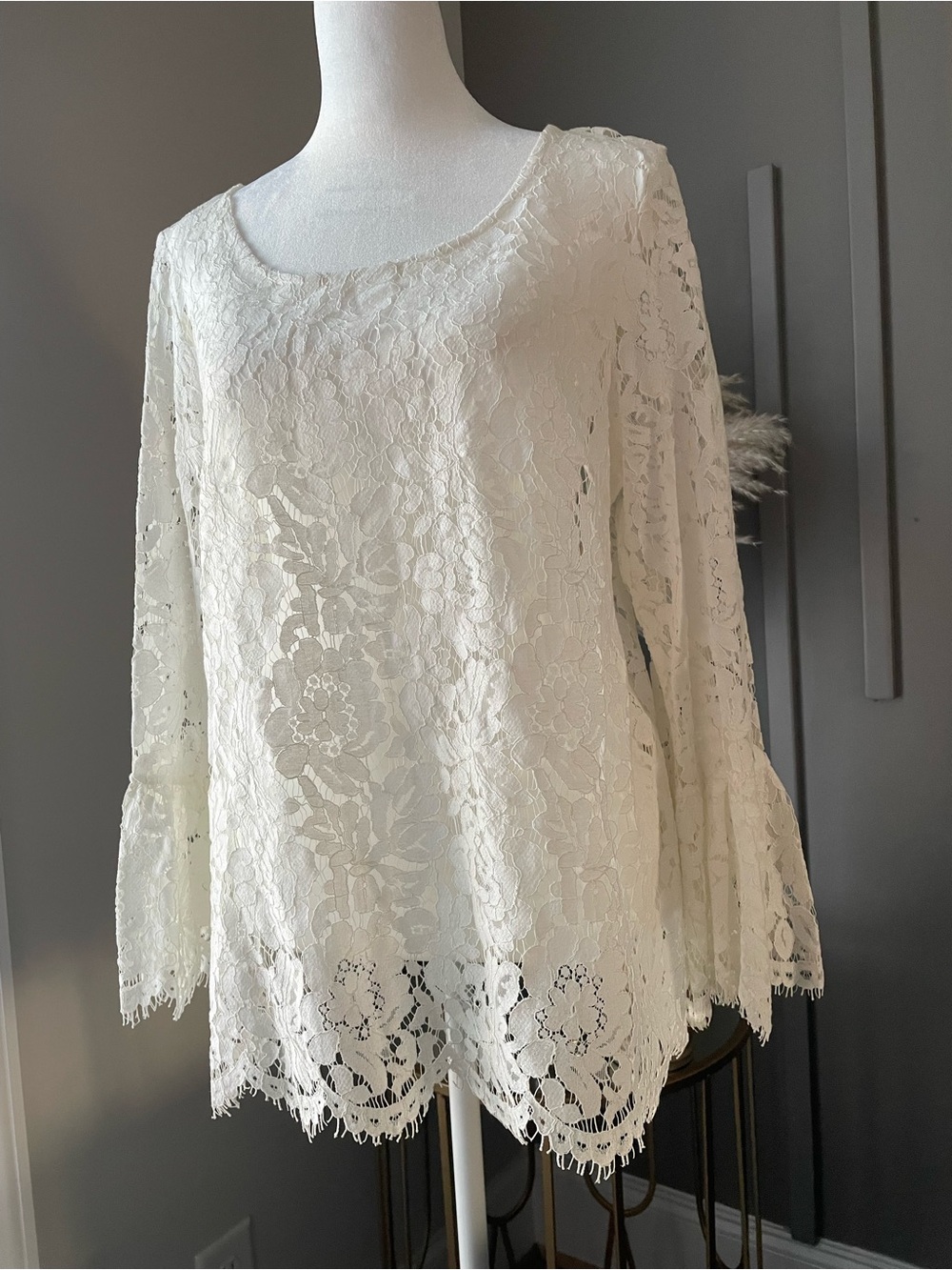Solitaire Ivory Floral Lace Scoop-Neck Blouse